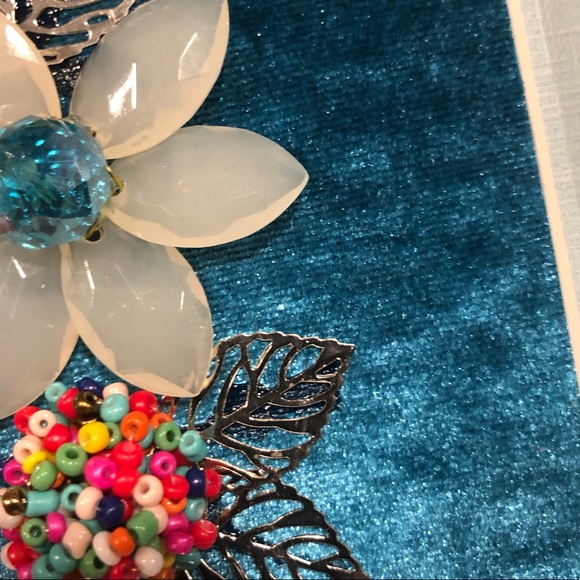 FRAMED JEWELRY ART COLLAGE IN WHITE FRAME. HANDMADE UNIQUE OOAK GIFT 🎁 IDEA - Picture 9 of 10